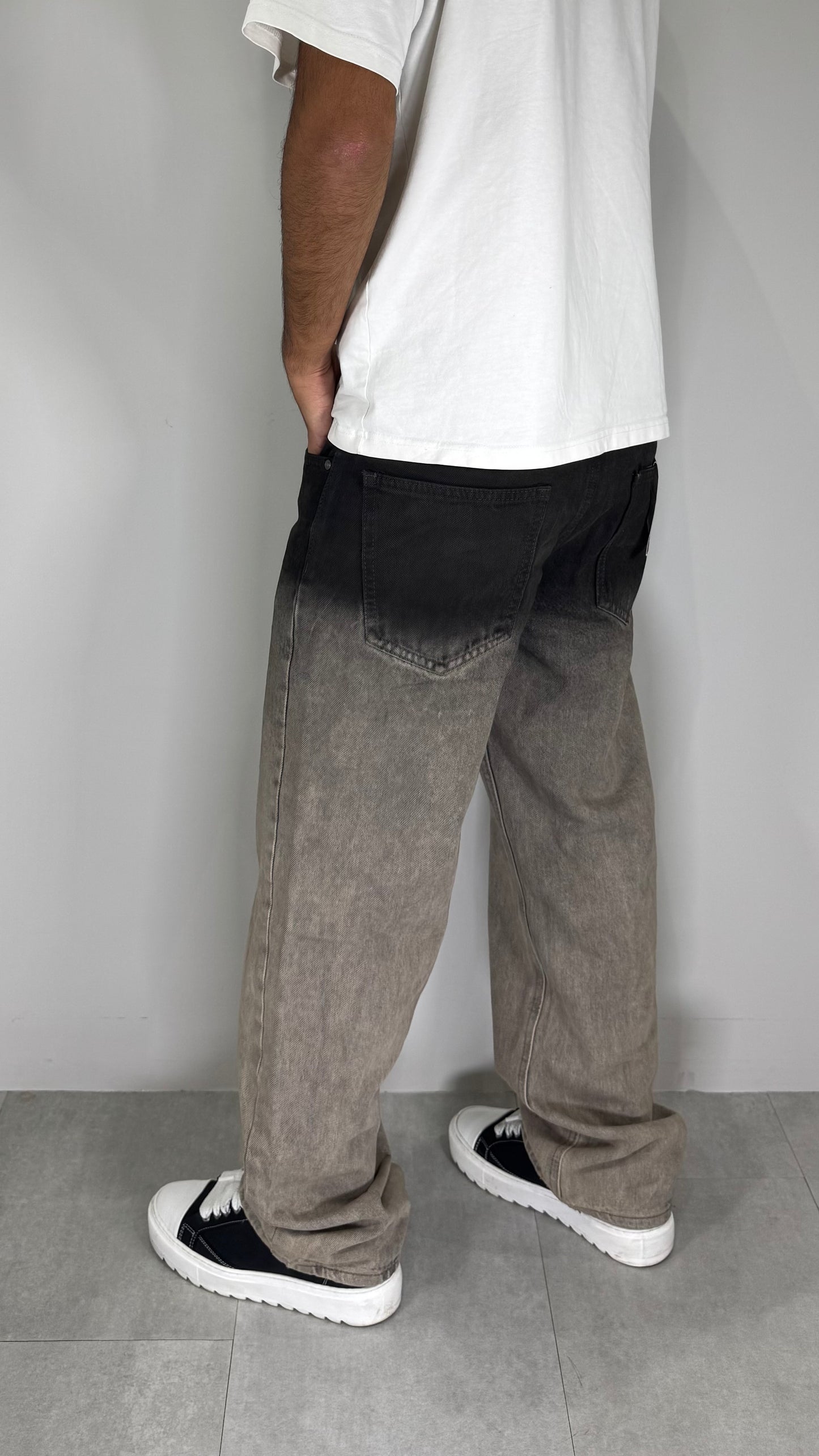 Jeans baggy sfumato sabbiato