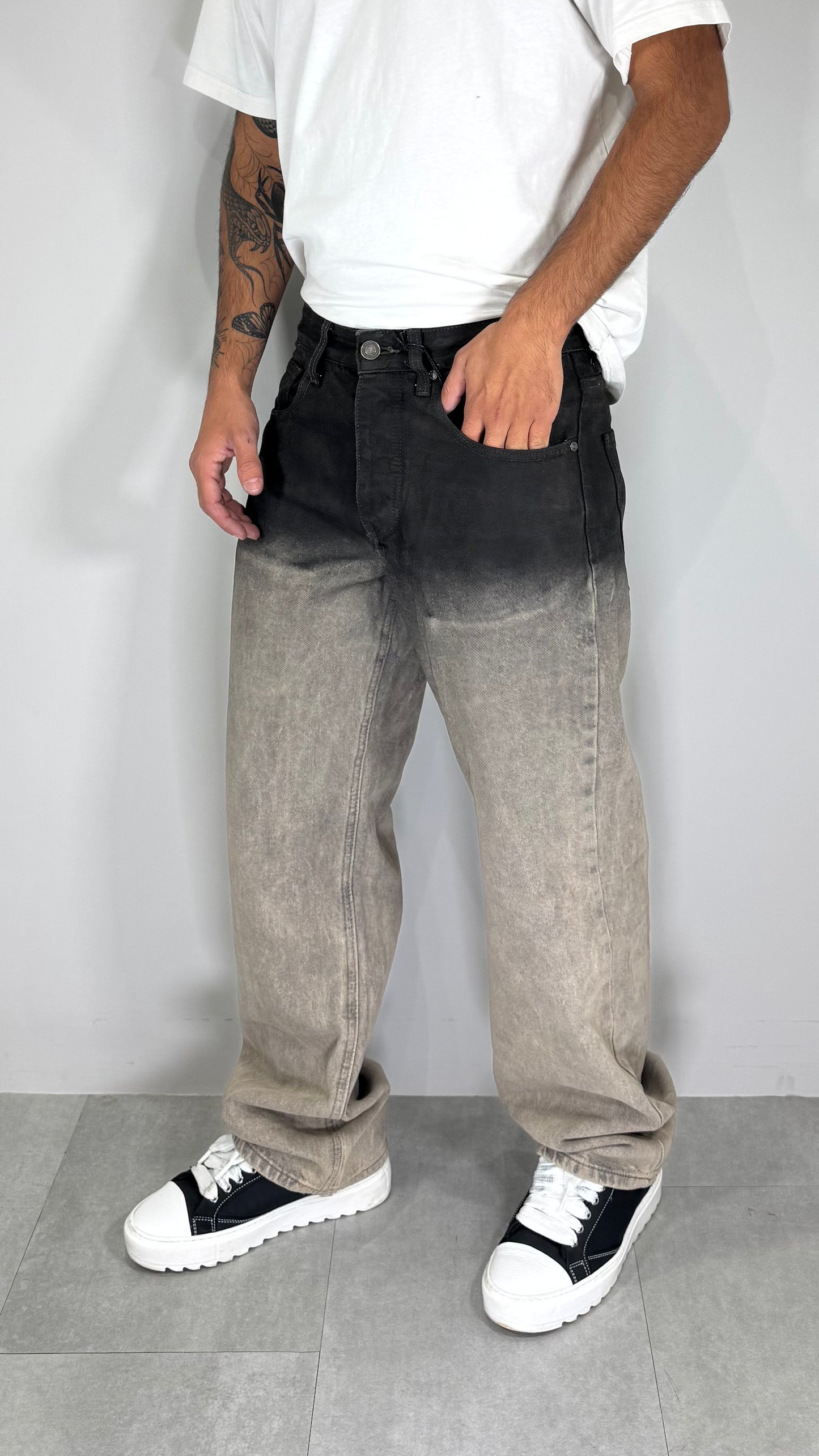 Jeans baggy sfumato sabbiato